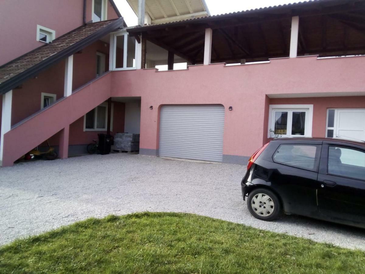 Studio Apartman Zagreb Horvati Rakov Potok Exteriör bild